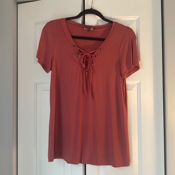 NWOT. Woman’s Lulu’s pink lace front t-shirt. Size medium. - Picture 1 of 3